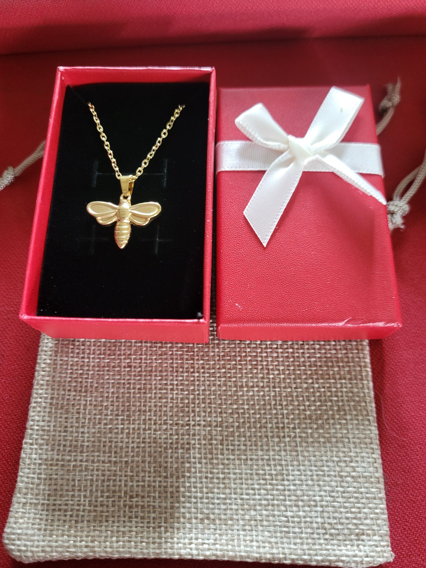 Pendentif abeille avec écrin à personnaliser