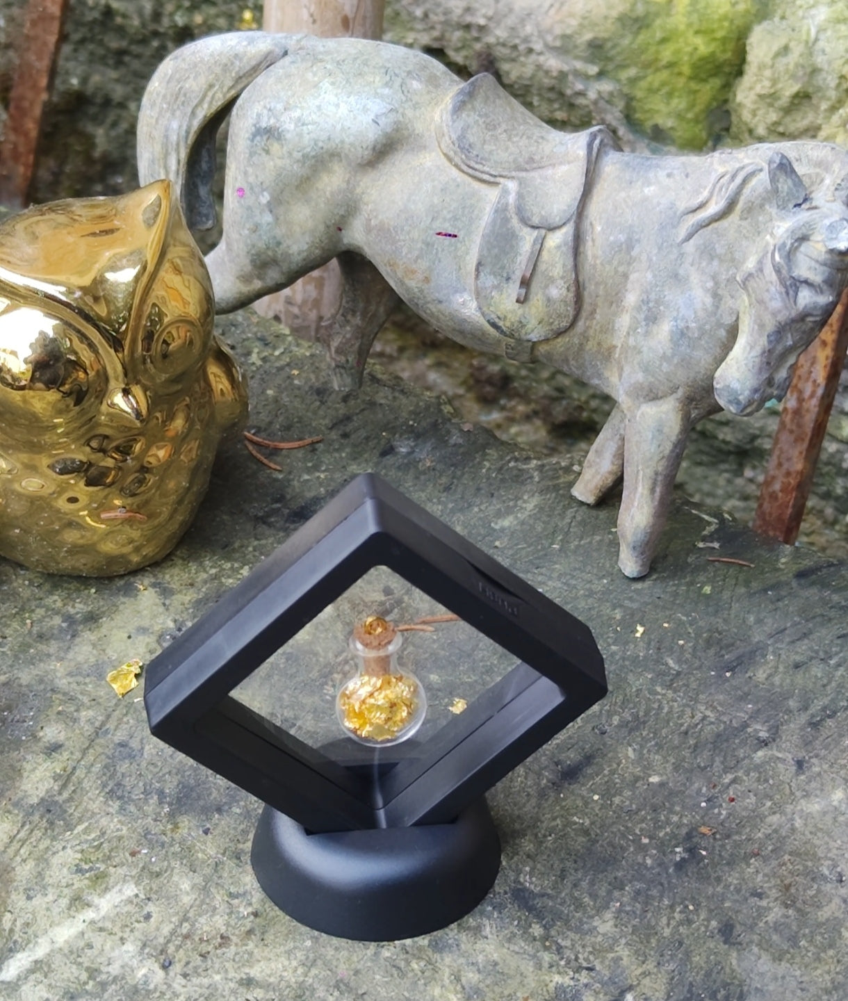 Le pendentif fiole or véritable 24k en écrin cadre 3D