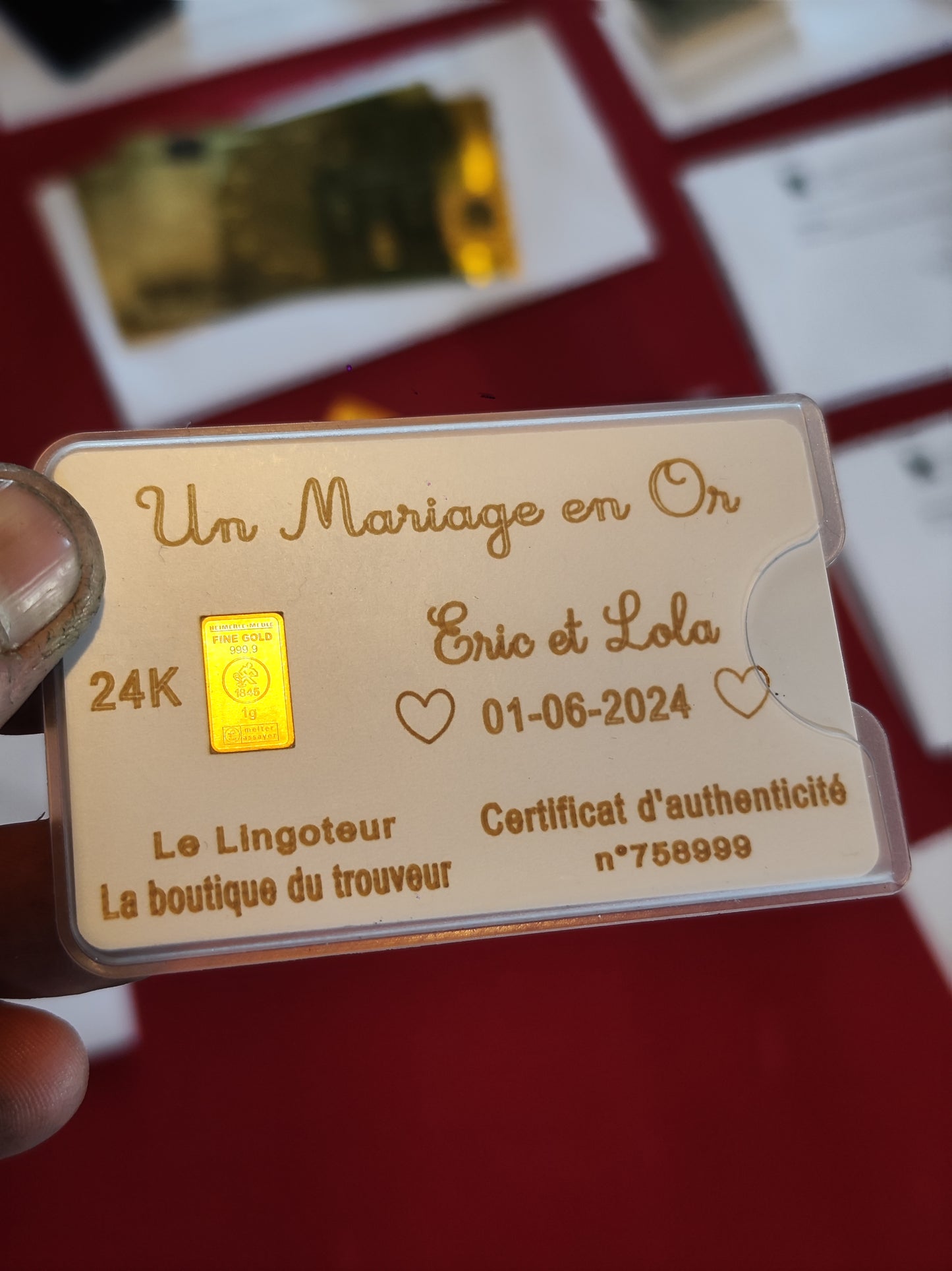 La carte "Un Mariage En Or" avec lingot de 1g d'or 999.9 à personnaliser ( white)