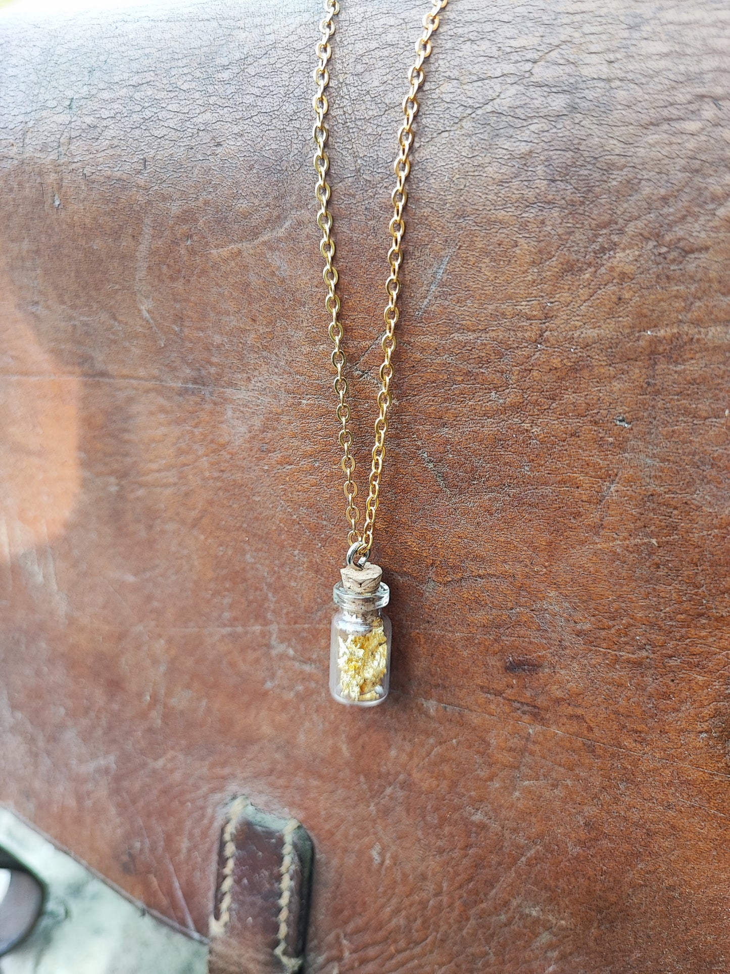 Pendentif petite fiole véritable feuille d'or 24 carats