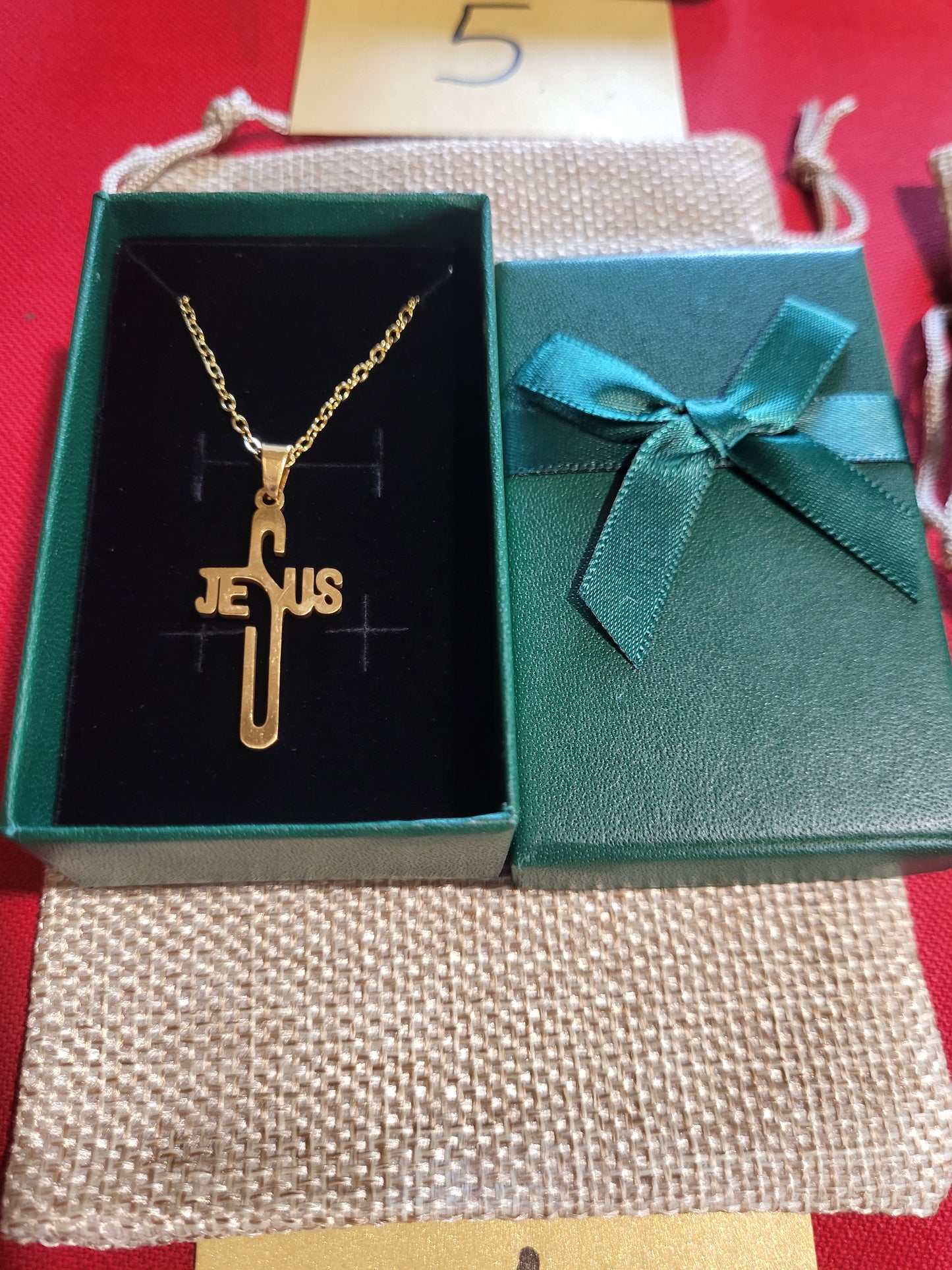 Pendentif signe religieux avec écrin à personnaliser