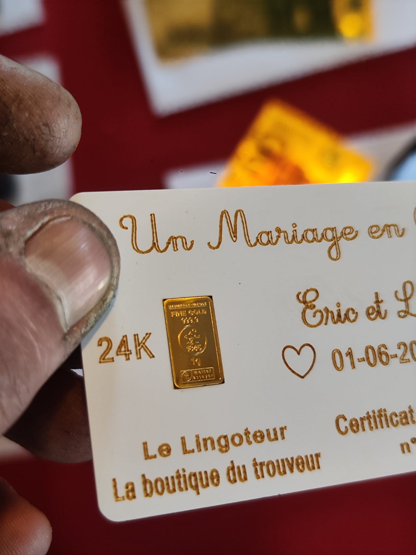 La carte "Un Mariage En Or" avec lingot de 1g d'or 999.9 à personnaliser ( white)