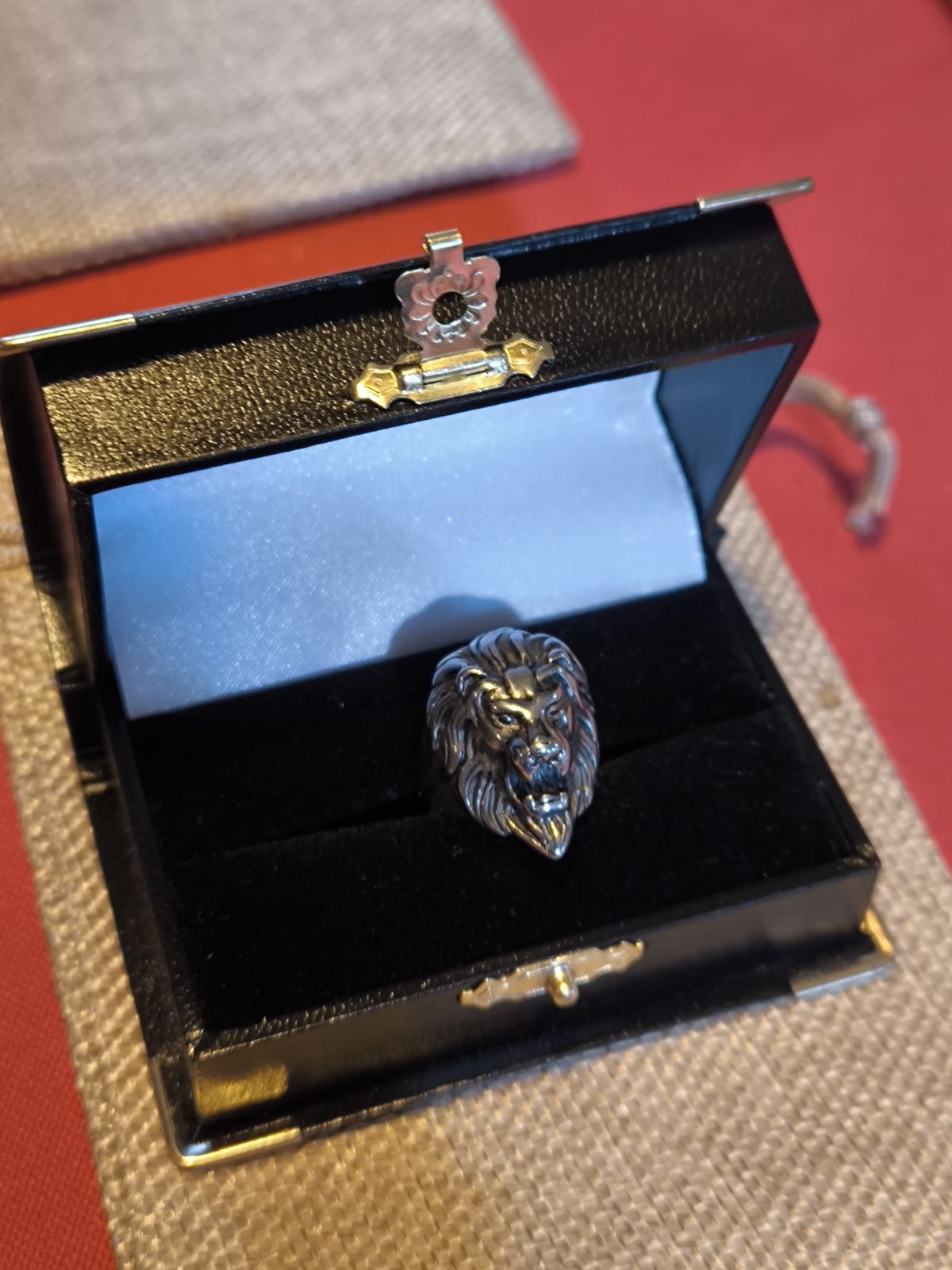 Bague lion avec écrin coffre