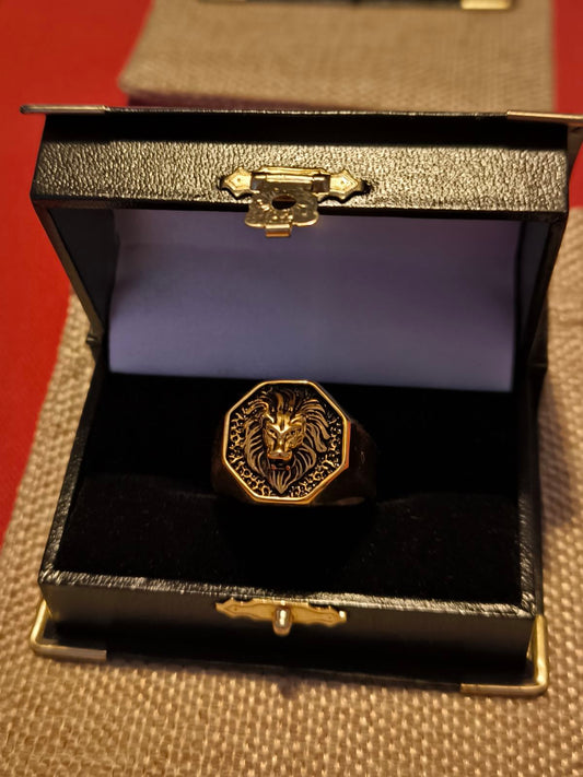 Bague emblème lion avec ecrin coffre à personnaliser