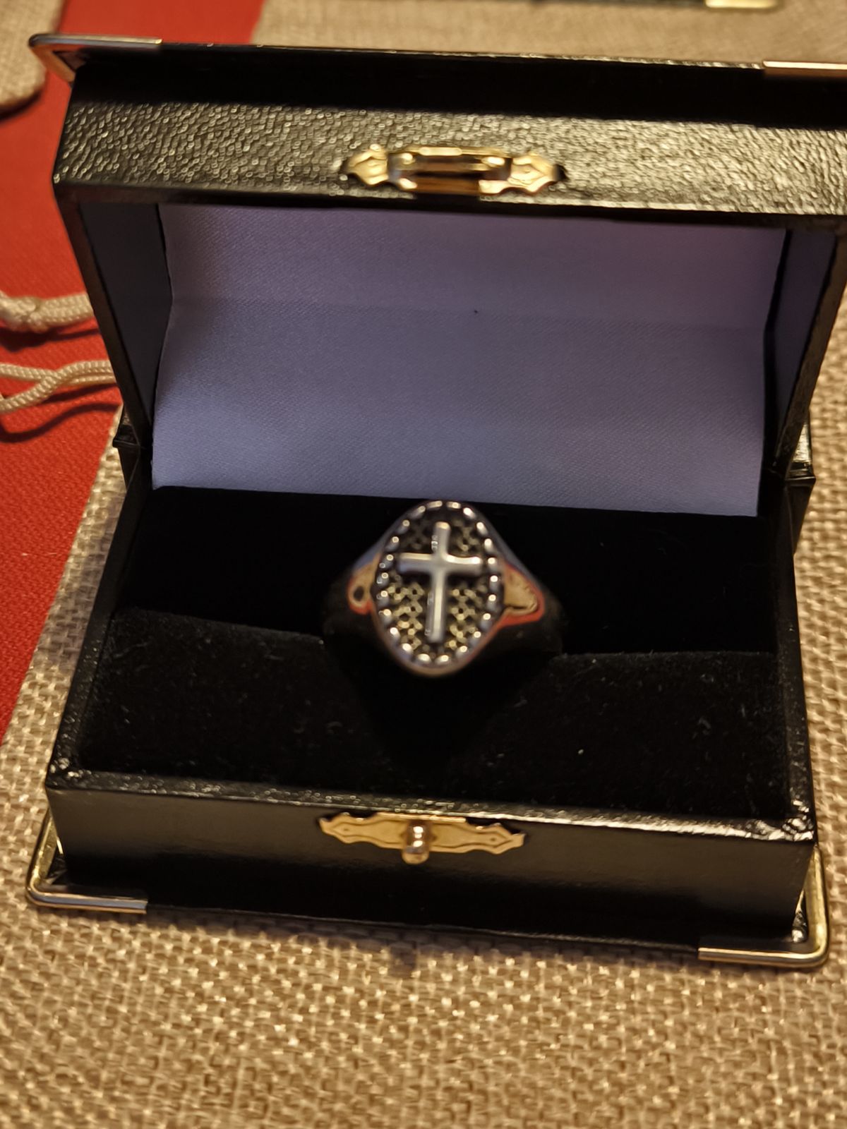 Bague croix avec ecrin coffre à personnaliser