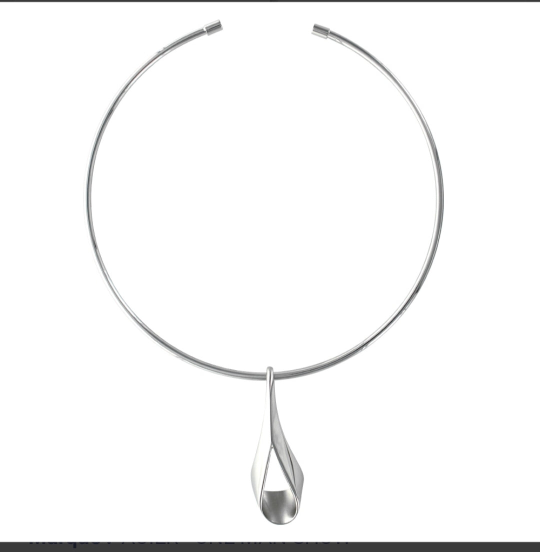 Collier rigide avec pendant forme goutte en acier