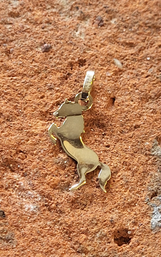 Pendentif cheval cabre or 14 carats