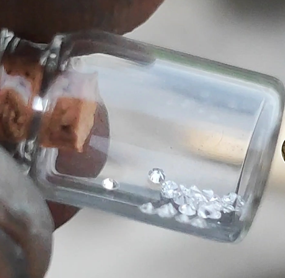 Diamant 1,5 mm dans sa petite fiole